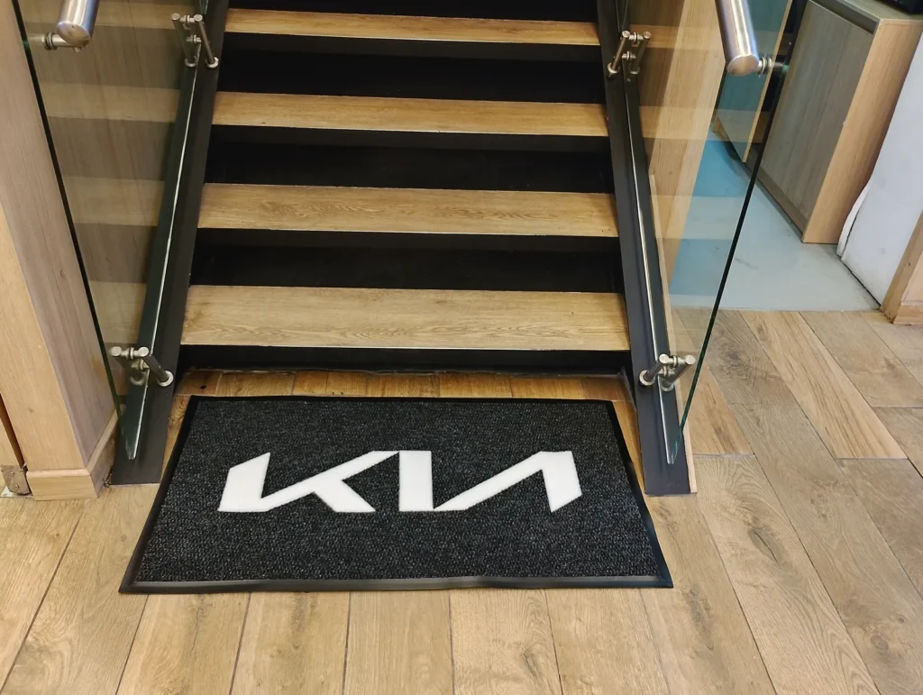 tapete atrapahumedad logo kia escaleras