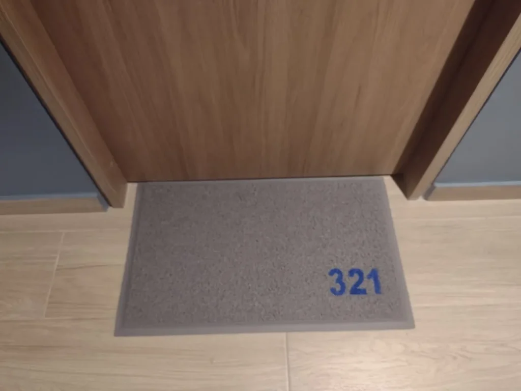 tapete atrapamugre personalizado con número de apartamento